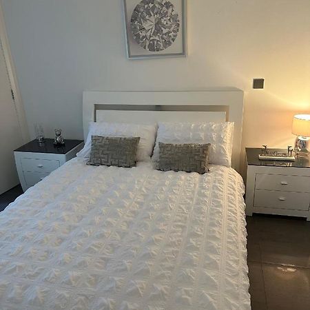 Luxury Apartment Belfast City Centre Overlooking Custom House Sqaure Extérieur photo