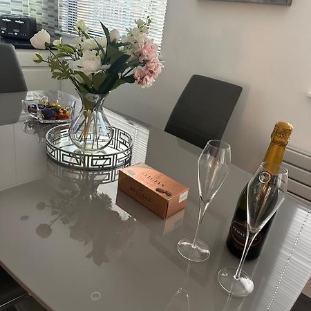 Luxury Apartment Belfast City Centre Overlooking Custom House Sqaure Extérieur photo