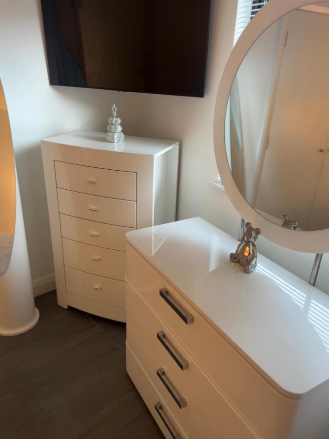 Luxury Apartment Belfast City Centre Overlooking Custom House Sqaure Extérieur photo